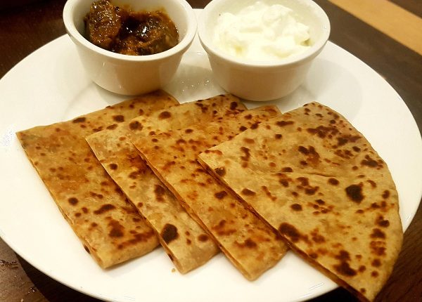 Aloo_Paratha_also_known_as_Batatay_Jo_Phulko-gadegal-homestay